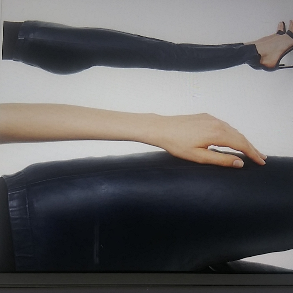 SOLD 💕St. John Napa Leather Stretch Pants - Picture 2 of 13